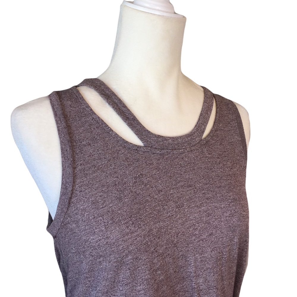 KNOX ROSE SLEEVELESS TOP WITH CUTOUT NECKLINE ROUND NECK, C… - Picture 2 of 6